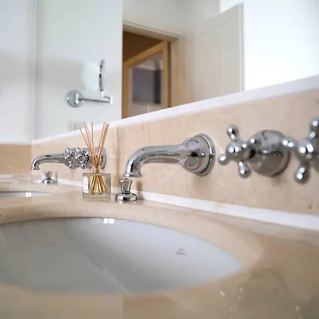 56 Bed & Breakfast 4*